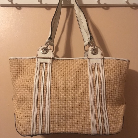 MAXX NEW YORK Shoulder Bag and Wristlet! - Picture 2 of 7